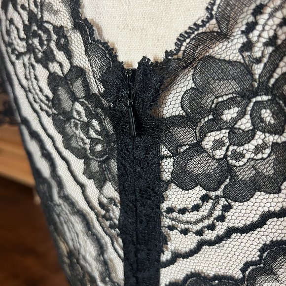 White House Black Market Black Lace Overlay V Neck Cocktail Evening Dress 4 NWT - Picture 8 of 12